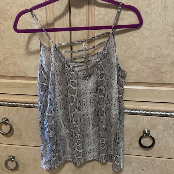 Maurices  snake print blouse size M - Picture 2 of 2